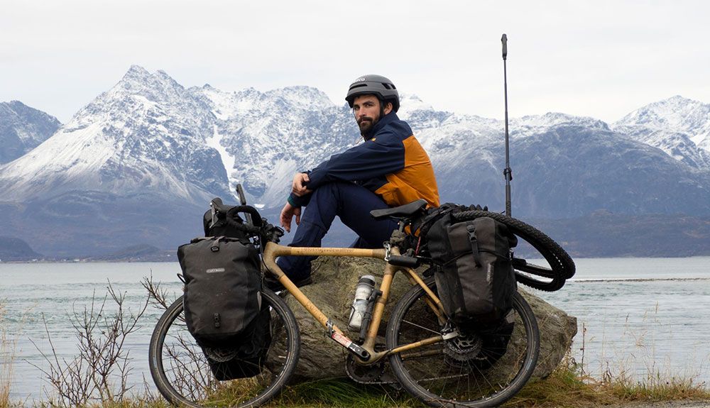 Sergi Unanue, primera persona en cruzar Europa en una bici de bambu