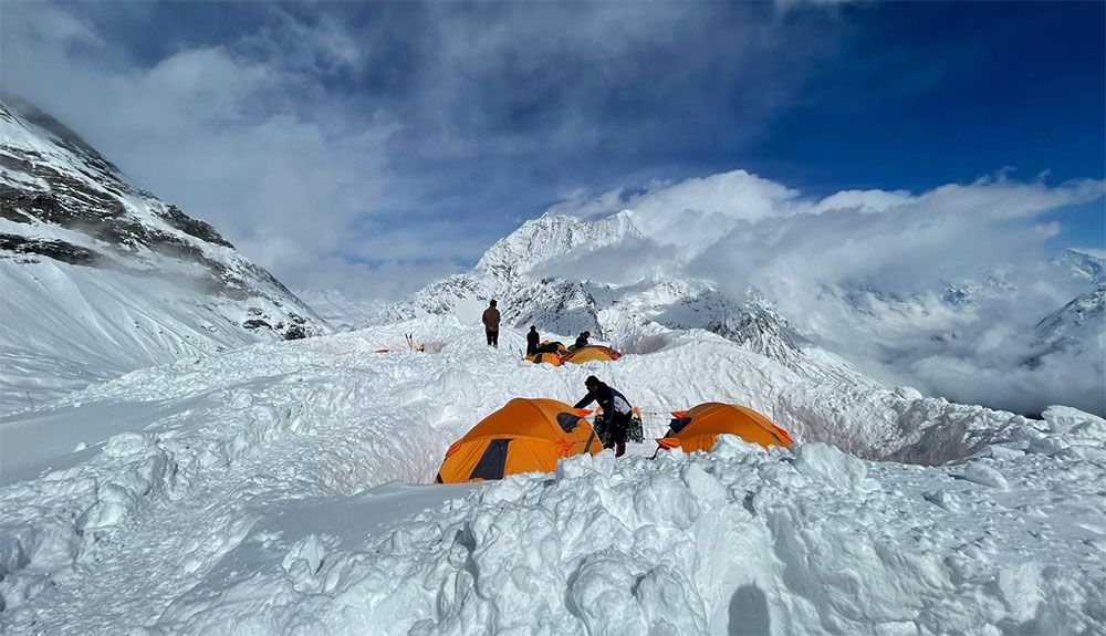 El viento y la nieve obligan a Txikon a tomar la decisión en el Manaslu. Foto: Sendoa Elejalde