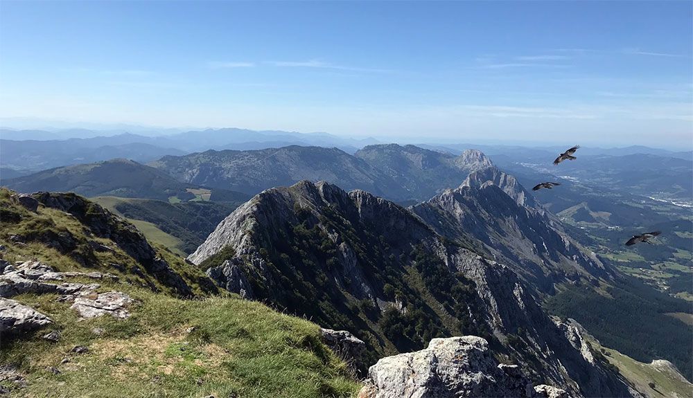 Cresterío Amboto Alluitz y otras cumbres del proyecto Columna de Urkiola Integral