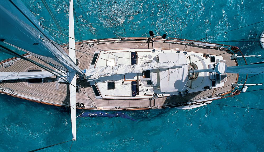 Navegando en velero por el litoral catalán