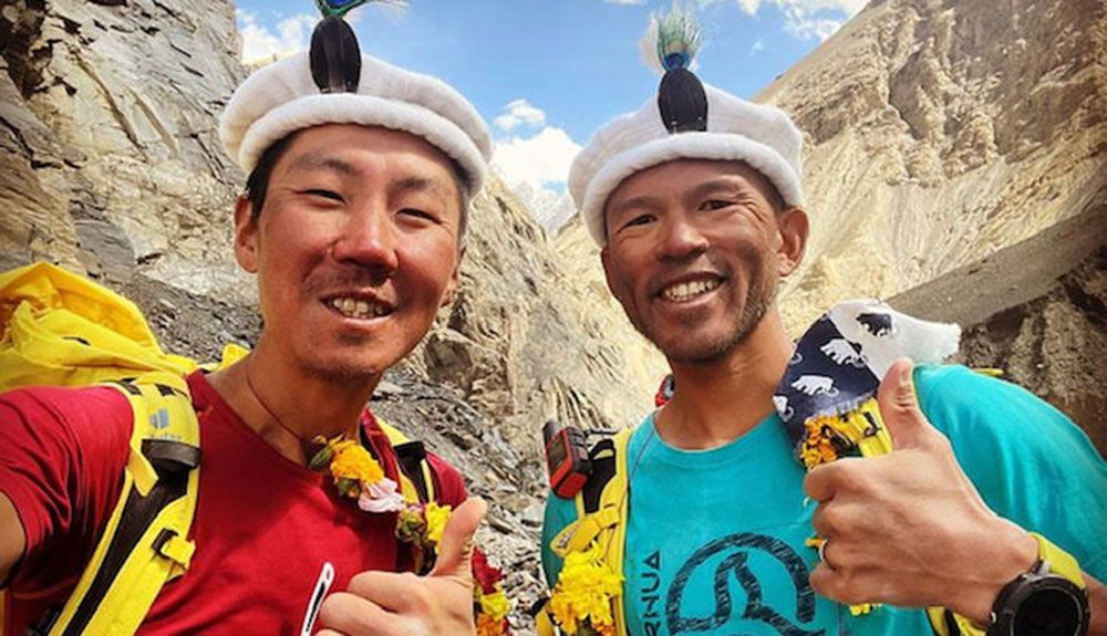 Kazuya Hiraide y Kenro Nakajima tras ascender el Karun Koh