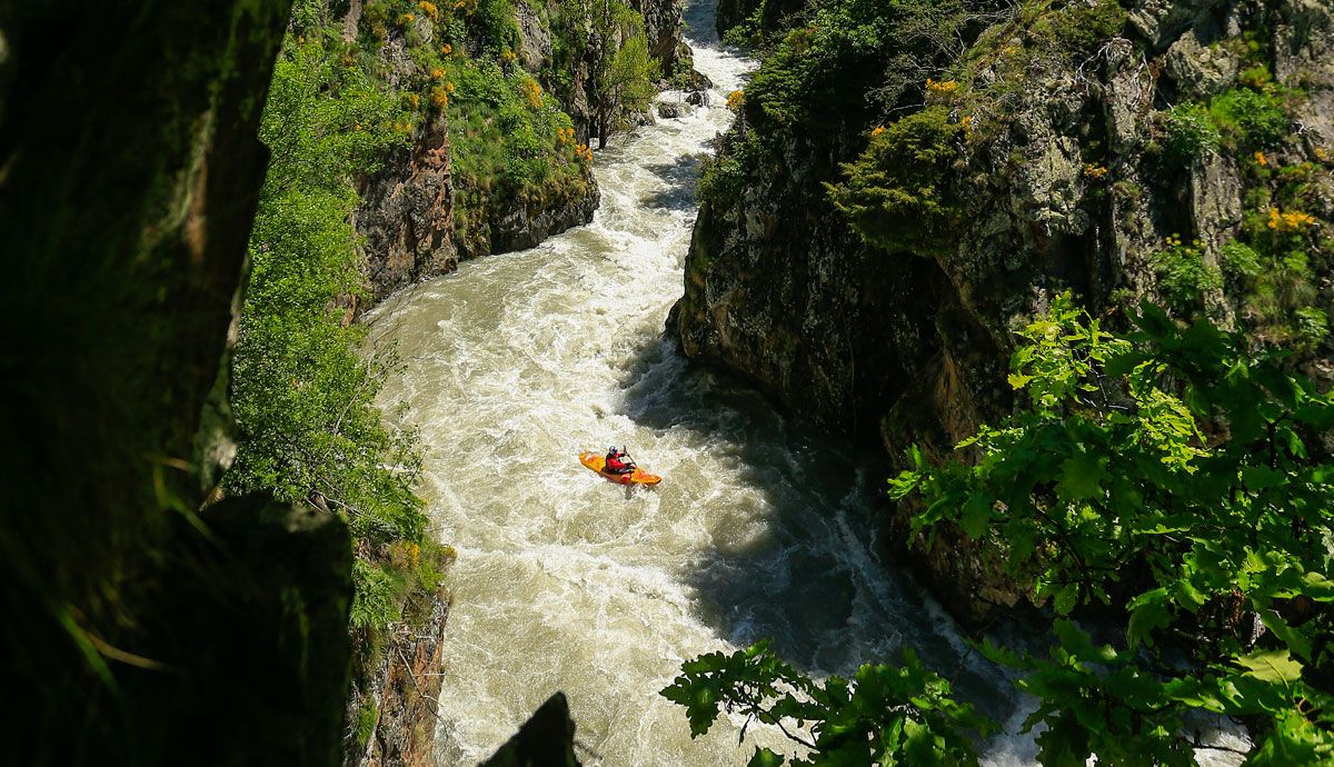 Toda la adrenalina de las aguas bravas en Catalunya