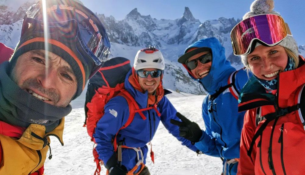 Los Pou ya tienen equipo para su expedición al Himalaya
