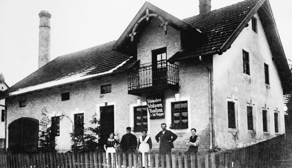 07 The childhood home of Lorenz Wagner, with cobbler shop and shoe store. He inherited the property in 1922.