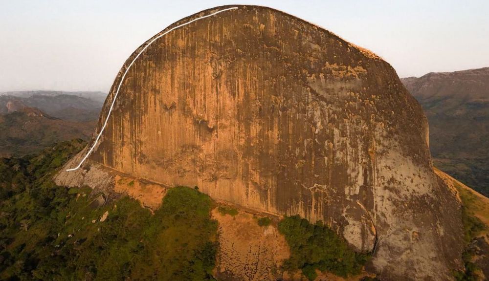 Las moles de granito de Cumbira, Angola