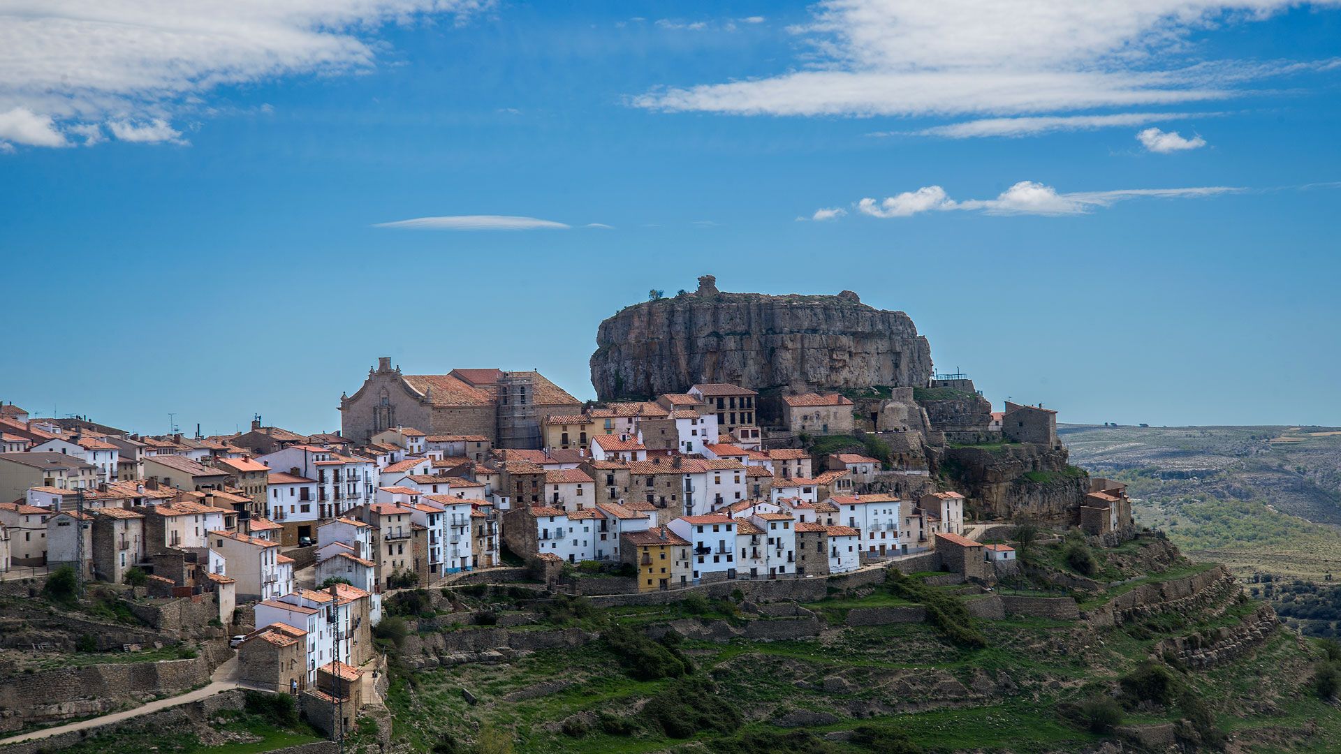 Vistas de Ares del Maestrat, encaramado a la Mola d’Ares