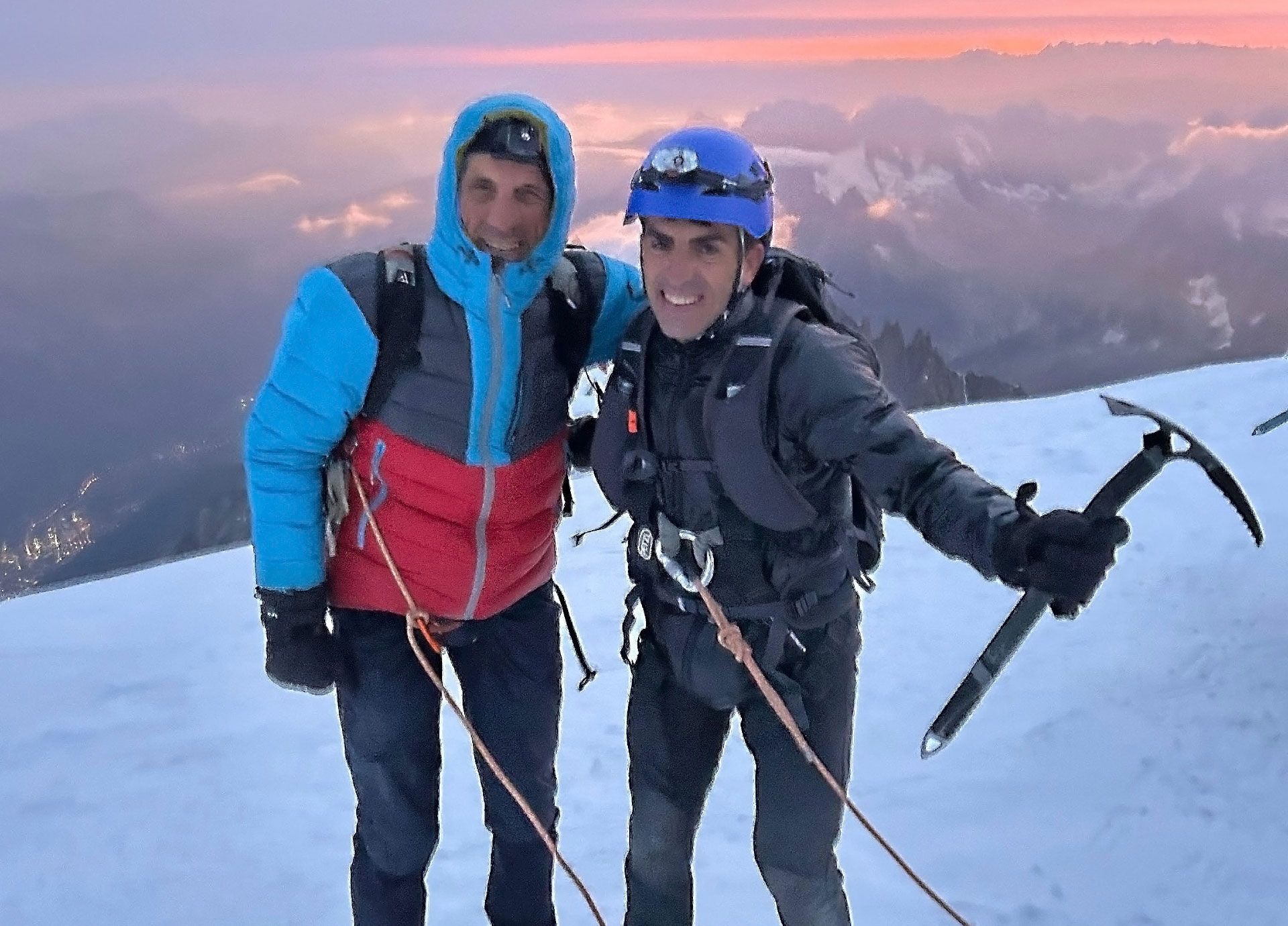 Jordi Tosas y Pol Makuri en la cima del Mont Blanc