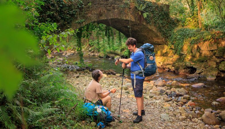 Peregrinos Rio Nonaya Puente Casazorrina Salas Camino de Santiago Primitivo Asturias 88