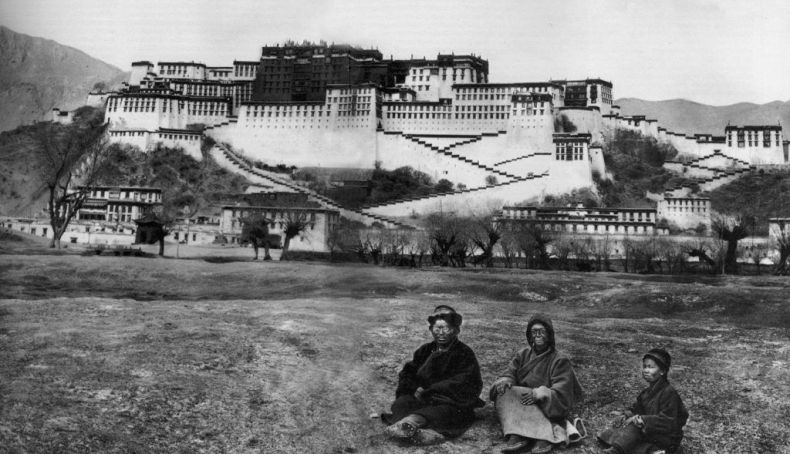 Alexandra David Neel in Lhassa 1924 1024x675
