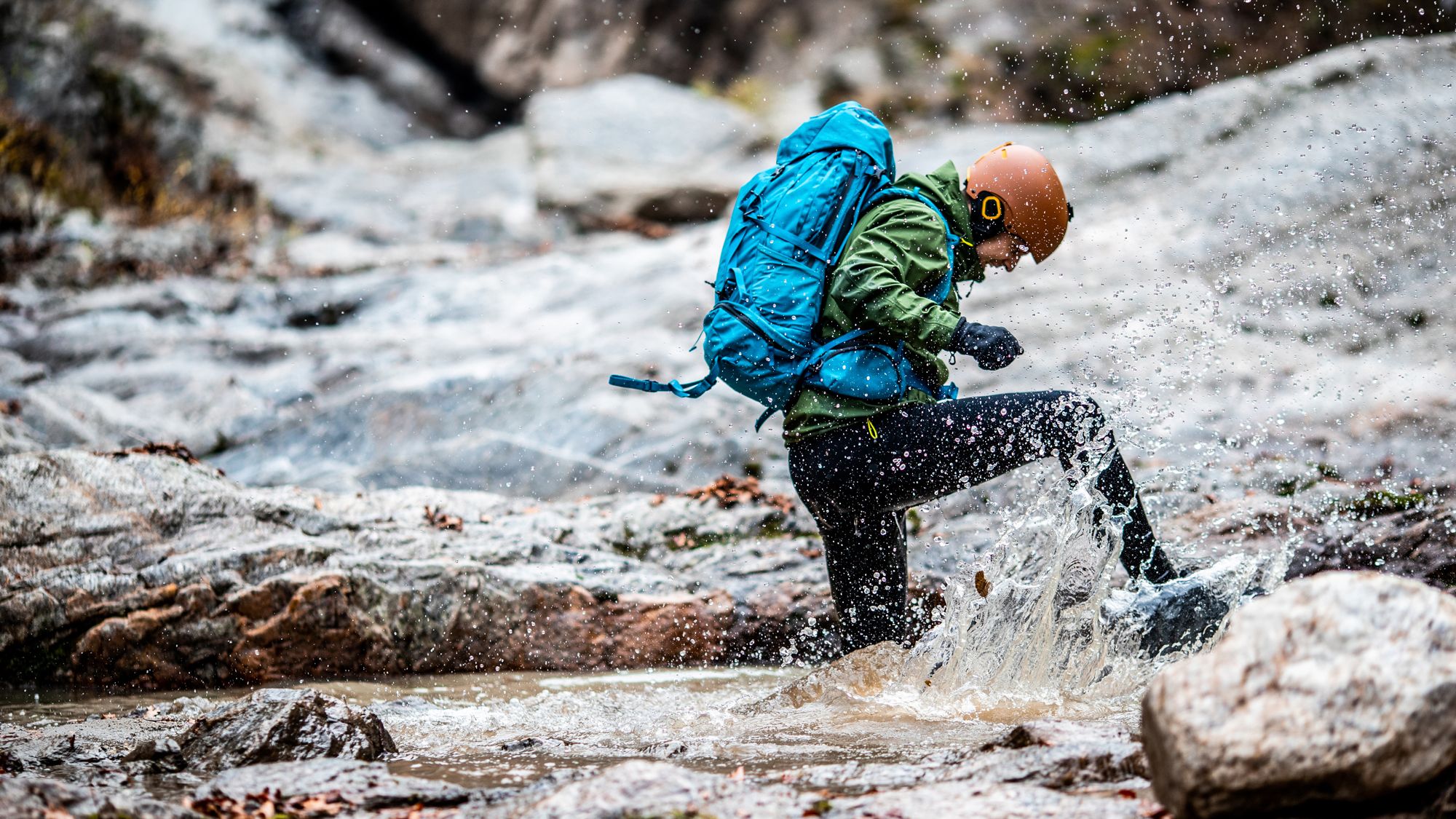 Dentro y fuera del agua: Merrell presenta su colección anfibia más versátil para el verano