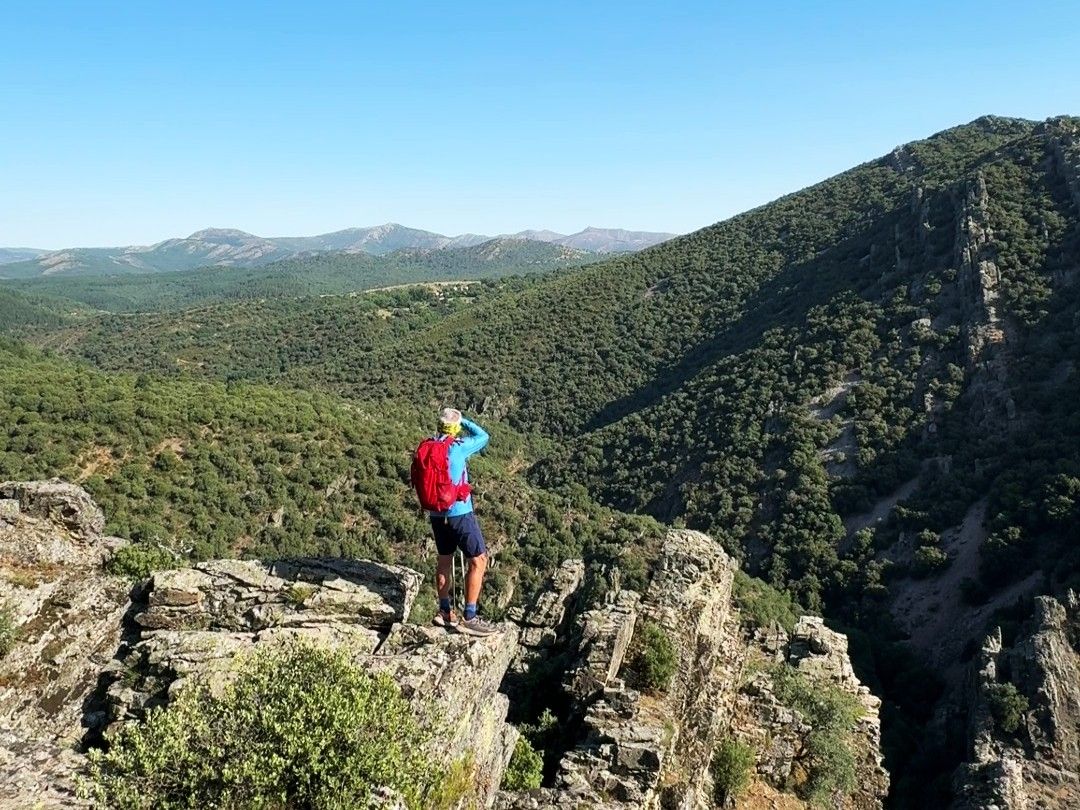 El alto Jarama y las Pozas del Aljibe, entre cañones de pizarra y arquitectura negra