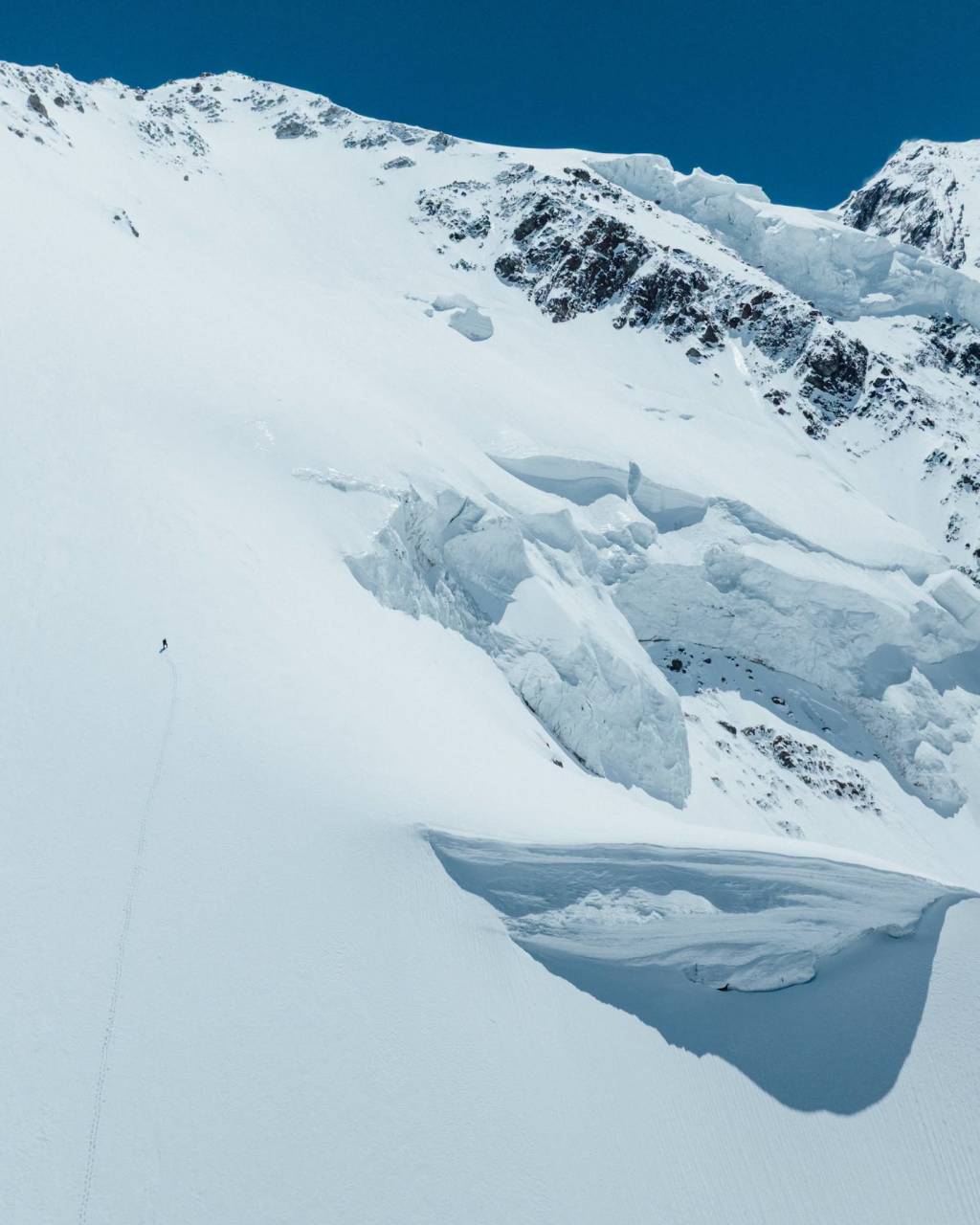 Bargiel durante el descenso del Nanga Parbat con esquís. Foto: @andrzejbargiel