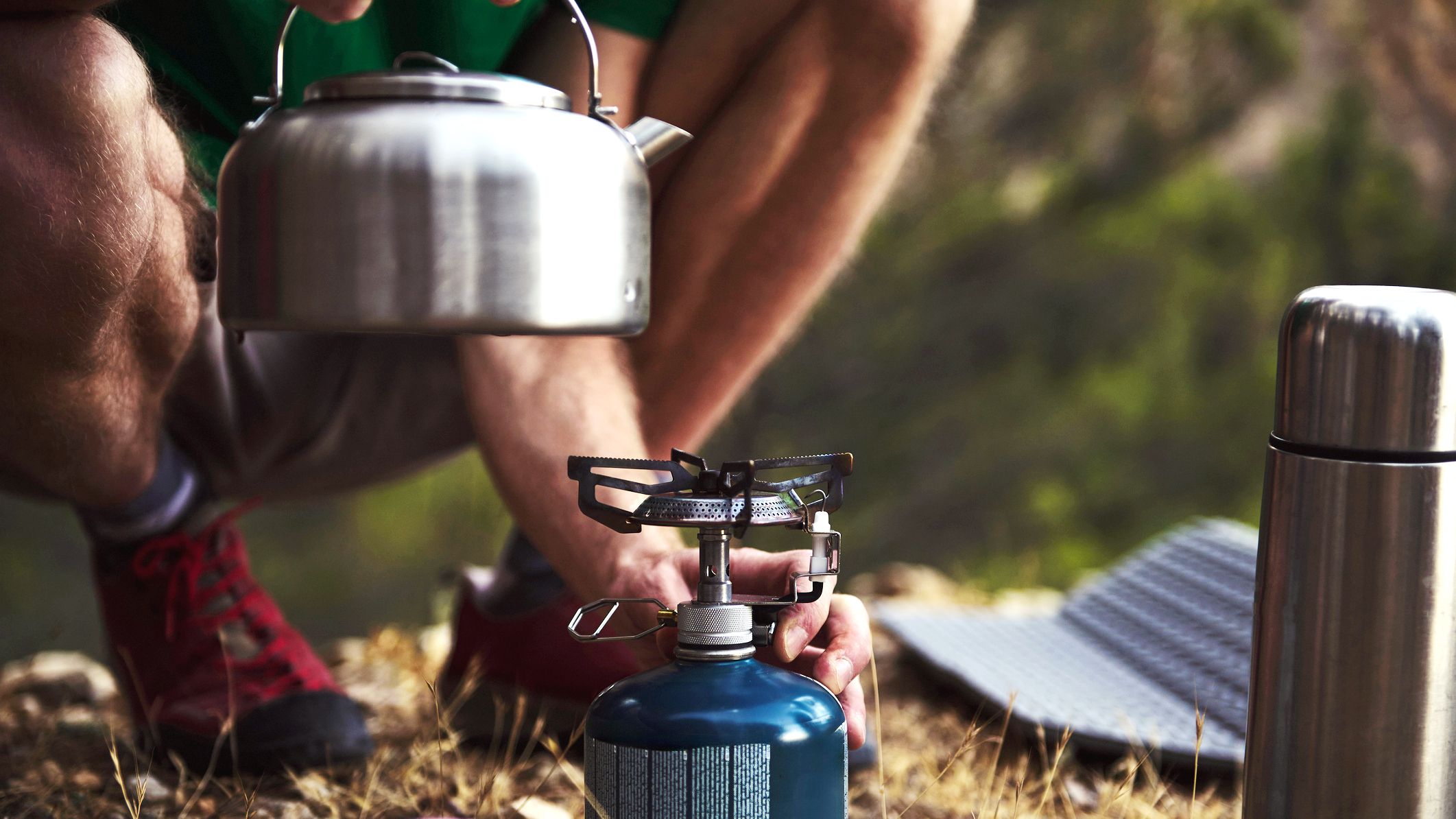 ¿Se puede usar un hornillo en verano? Prohibiciones, riesgos y alternativas para la montaña