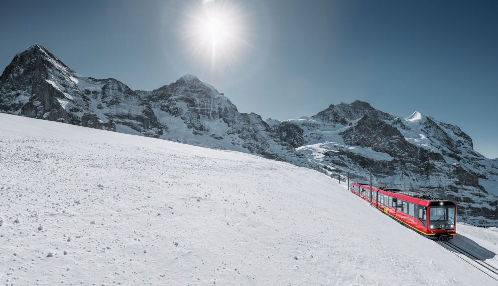 De los lagos de Interlaken a los 3.454 metros de Jungfraujoch: un viaje al corazón de los Alpes