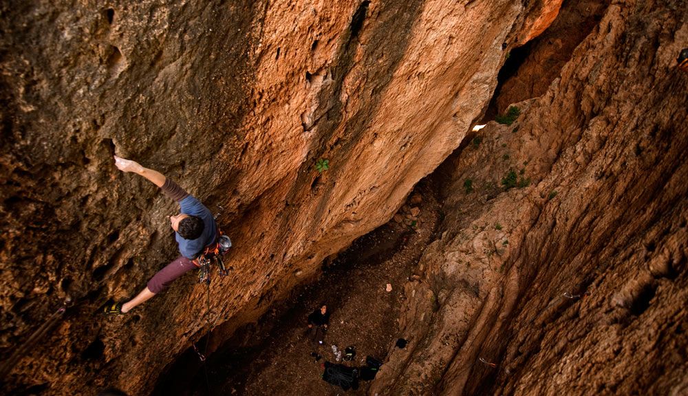 Escalada al borde del mar