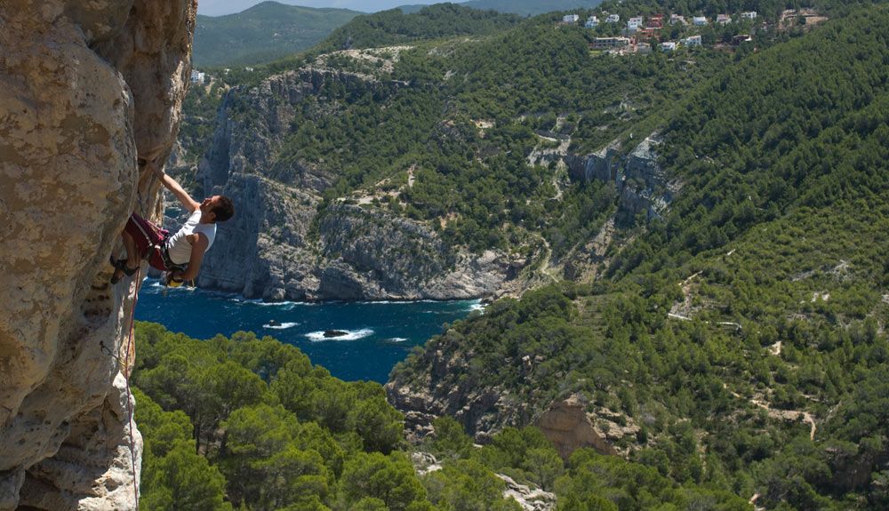 Escalada al borde del mar