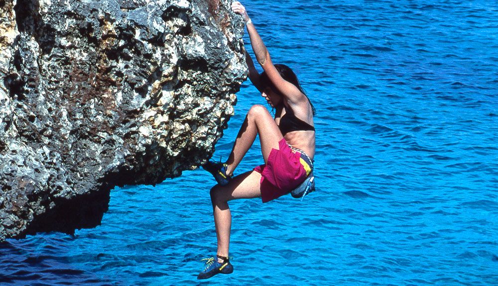 Escalada al borde del mar