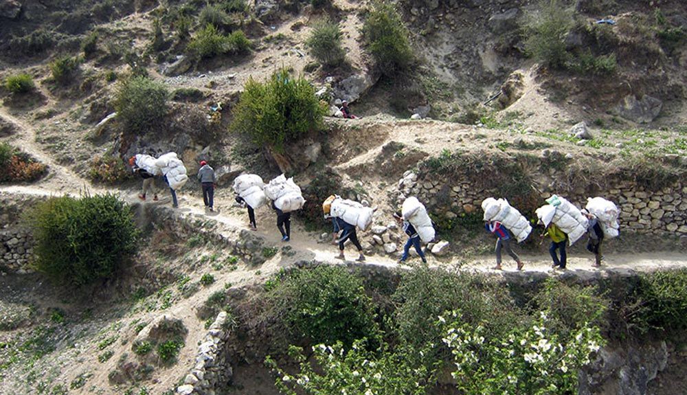 Se retiran más de 32.000 kilos de basura del Everest