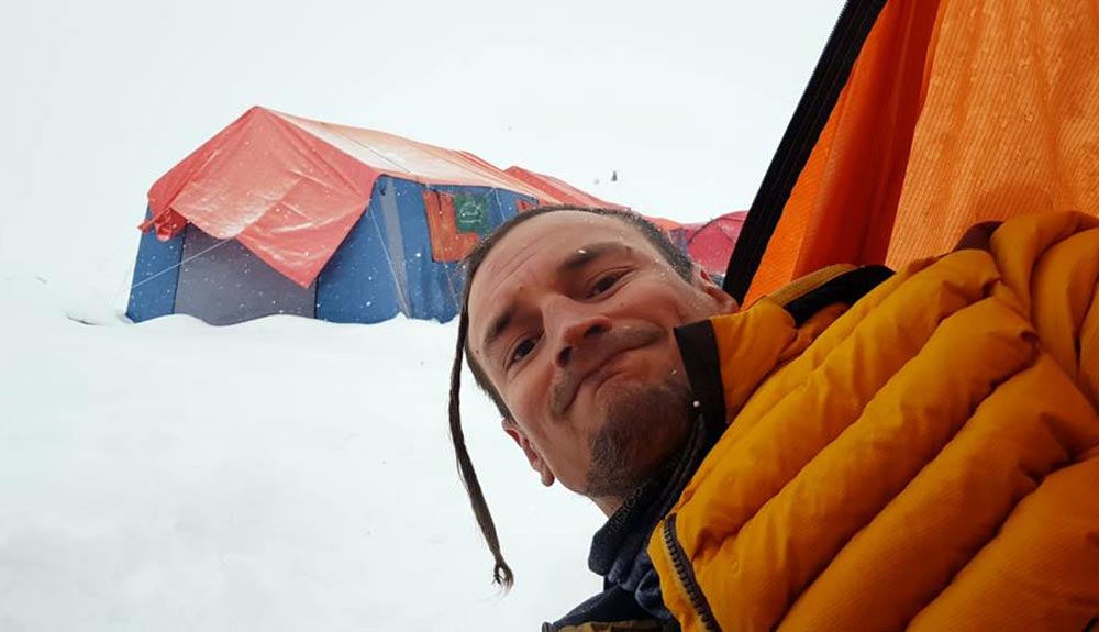 Adam Bielecki hace cima en el Gashebrum II