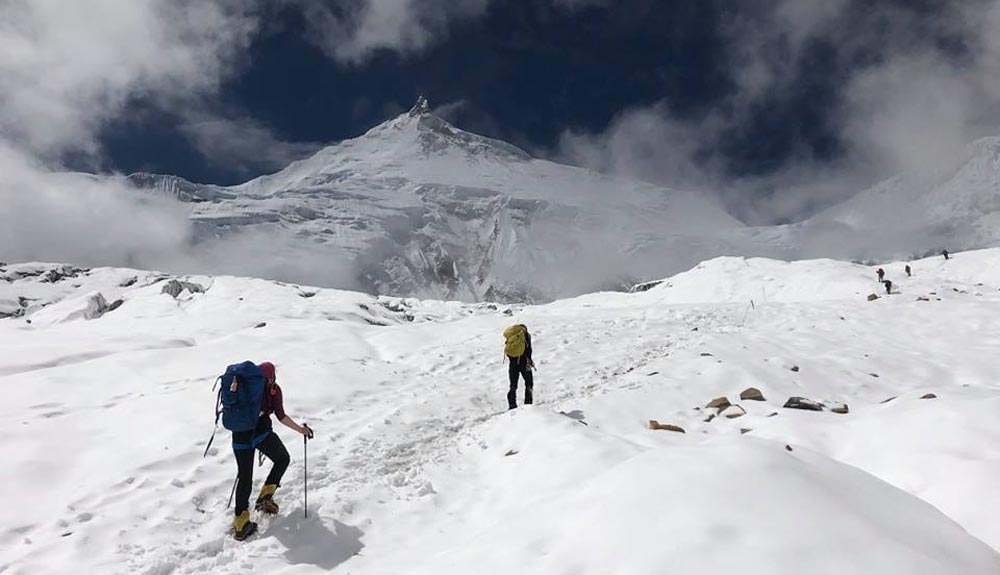 Sergi Mingote hace cima en el Manaslu
