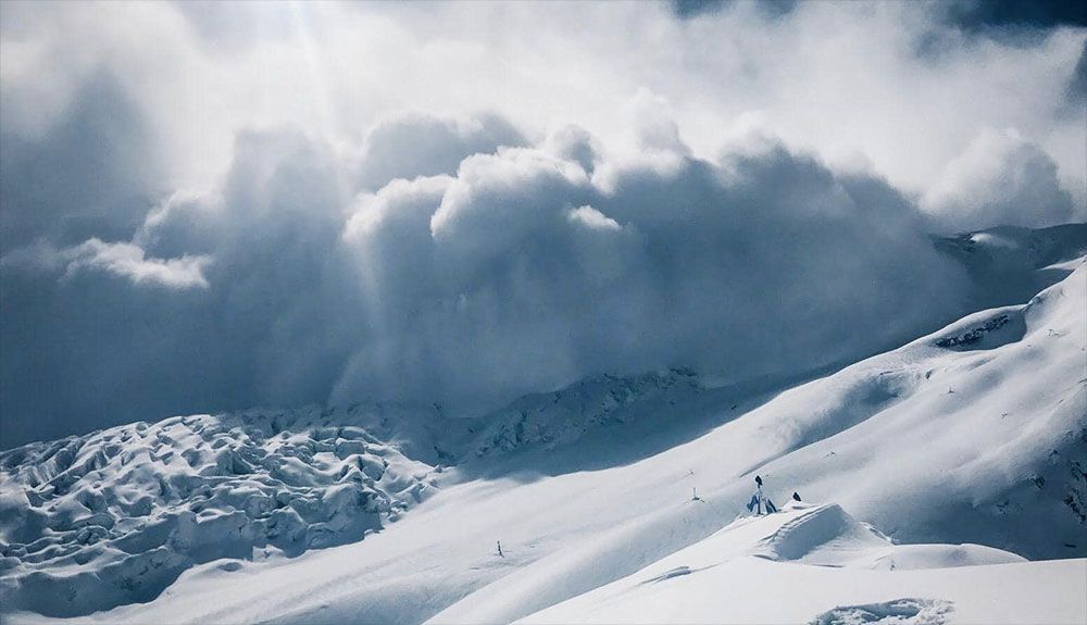 Simone Moro se retira del Manaslu