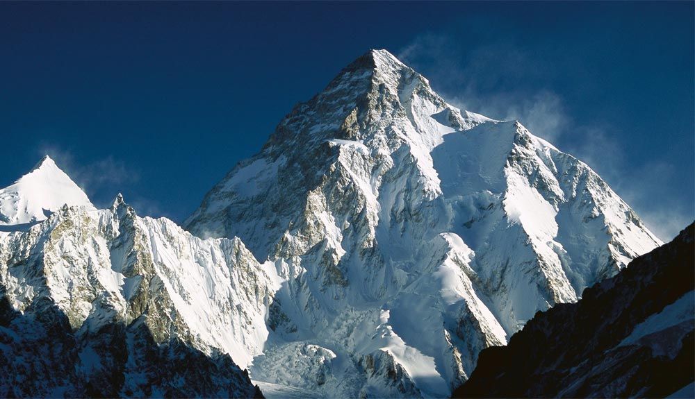 Alex Txikon avanza en el K2