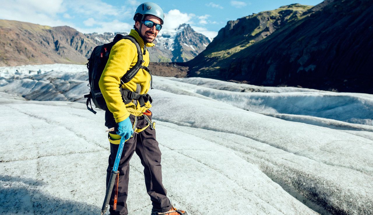 El guía de Tierras Polares, Xevi Augé,  en el glaciar Svínafellsjökull, decorado de la película Interstellar