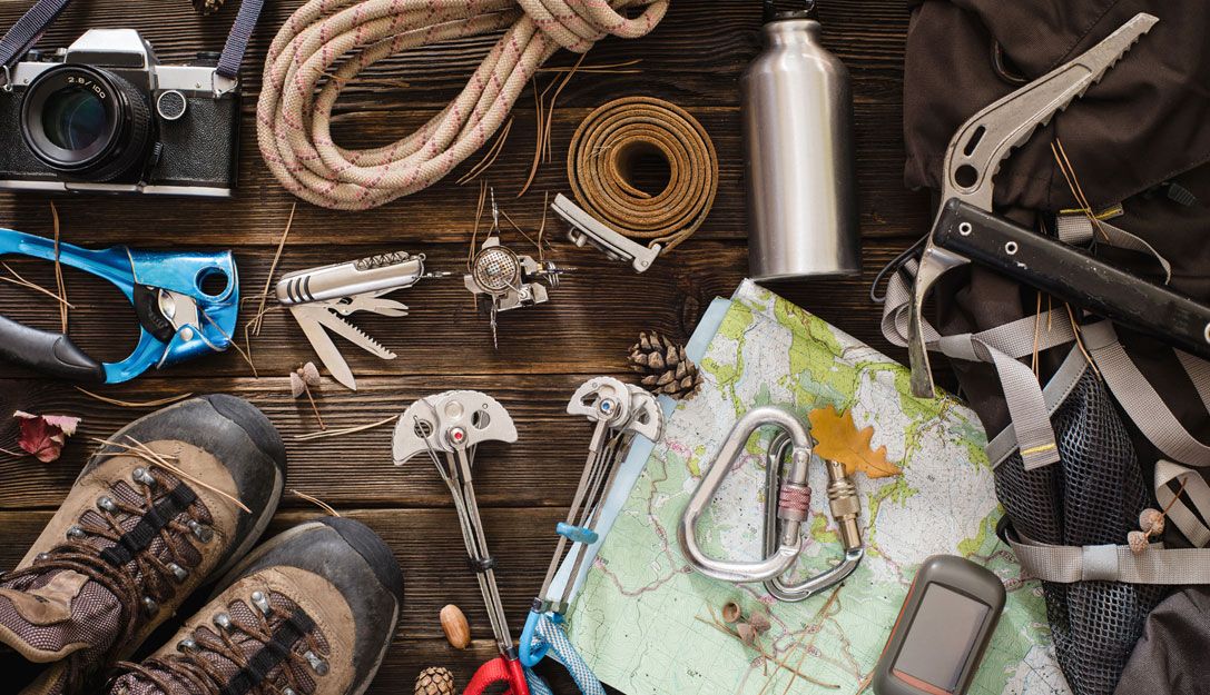 Compras esenciales para iniciarse en la montaña