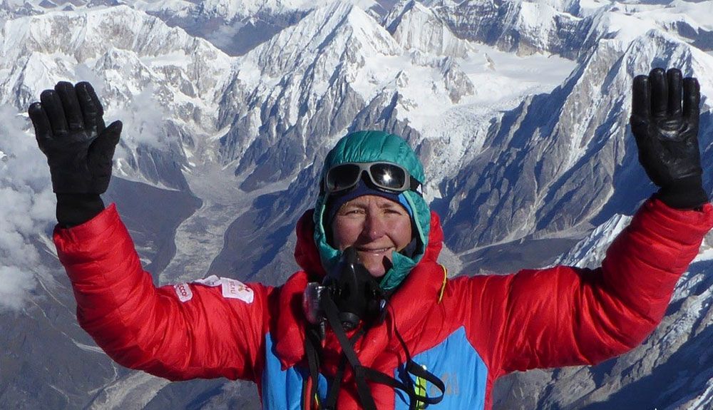 Cima en el Gasherbrum I para Sophie Lavaud