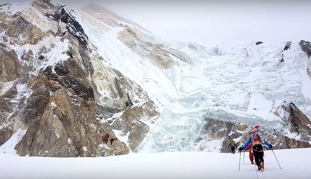 La ascensión invernal al  Khan Tengri, en vídeo