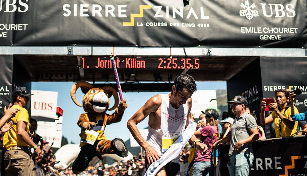 Kilian Jornet en su llegada a meta / Foto: Martina Valmassoi/Salomon