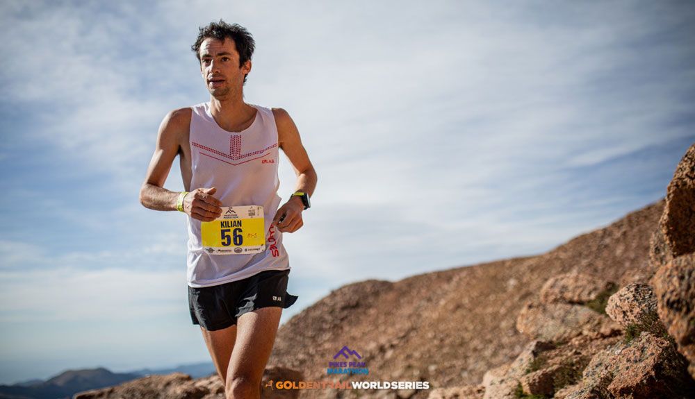 Kilian Jornet durante la ascensión al Pico Pikes, en Colorado. Foto: Philipp Reiter/Salomon