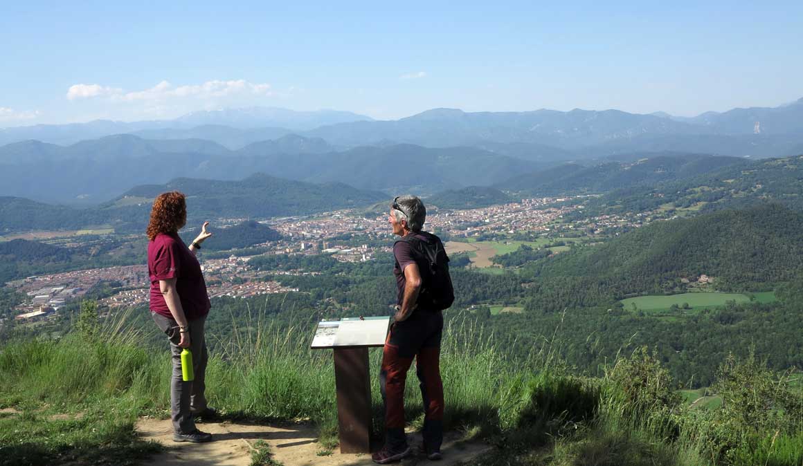 Paisaje entre volcanes: la Garrotxa y la vía ferrata de Ribes de Fesser