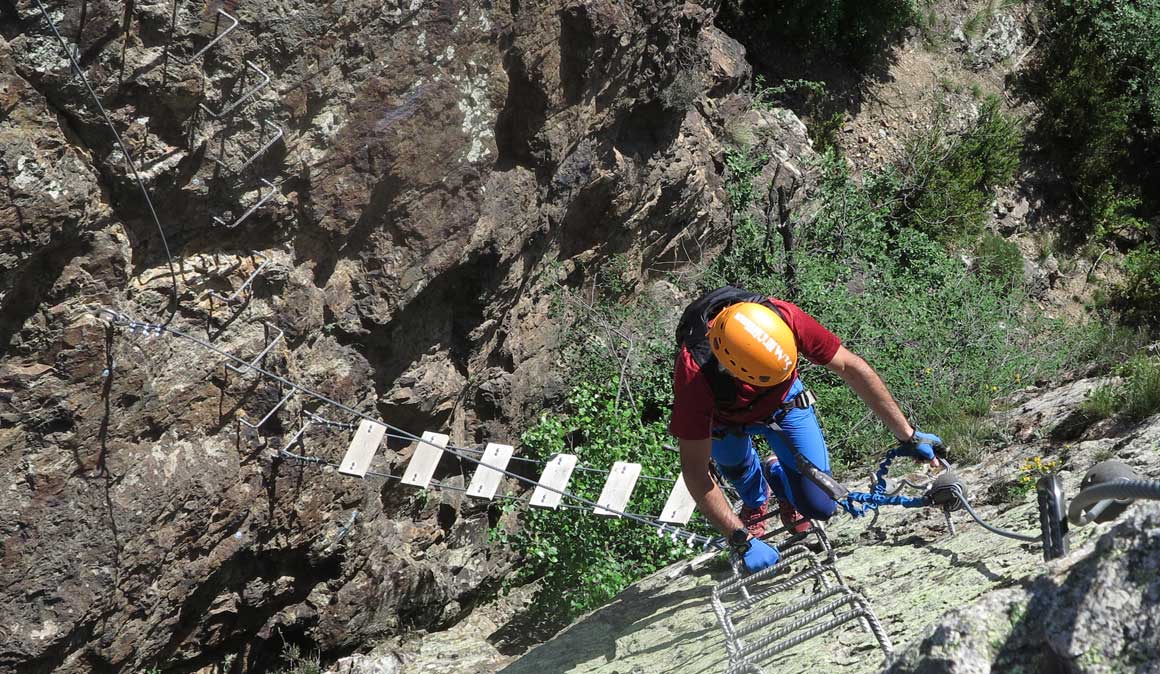 Paisaje entre volcanes: la Garrotxa y la vía ferrata de Ribes de Fesser