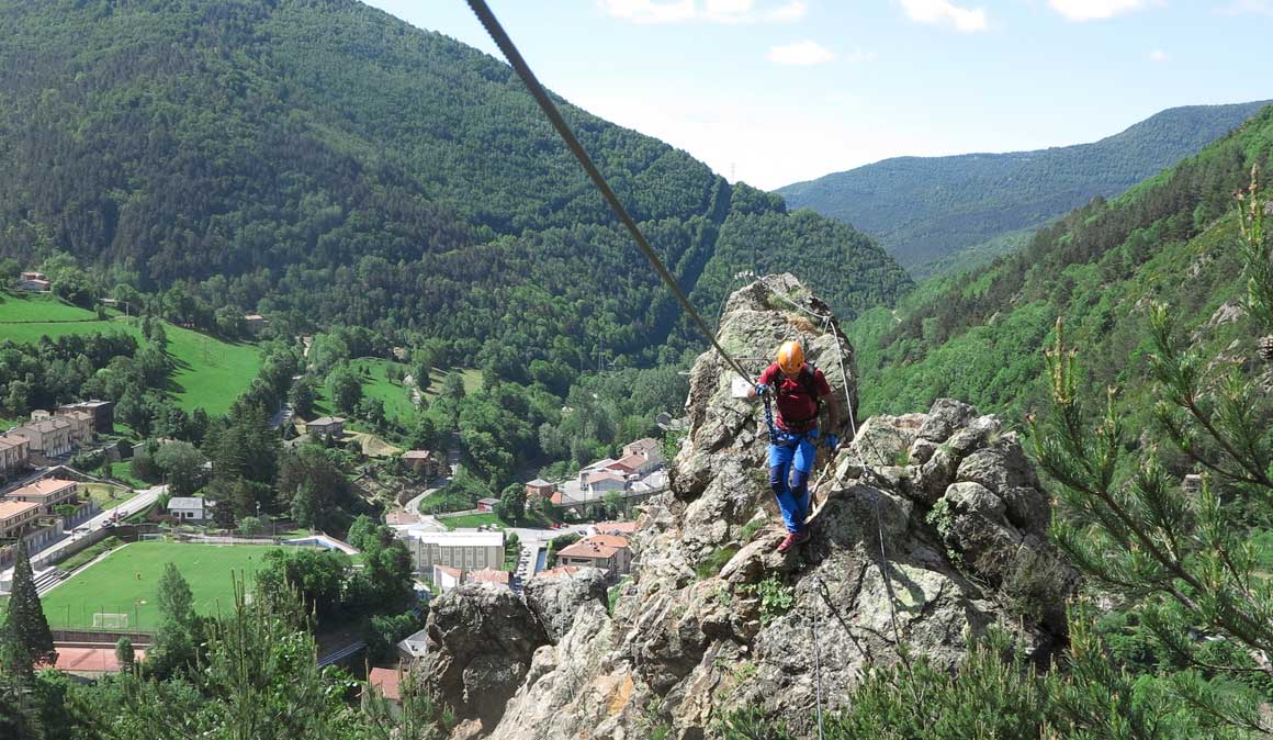 Paisaje entre volcanes: la Garrotxa y la vía ferrata de Ribes de Fesser