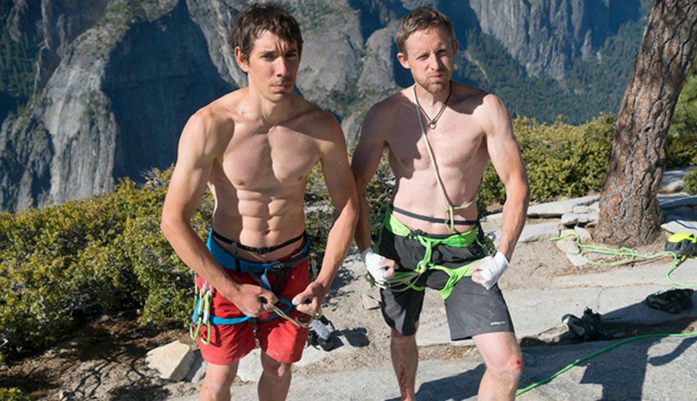 Honnold y Caldwell en la cima de El Capitan, tras marcar el récord de velocidad en The Nose (1:58:07) / Foto: REEL ROCK - Austin Siadak