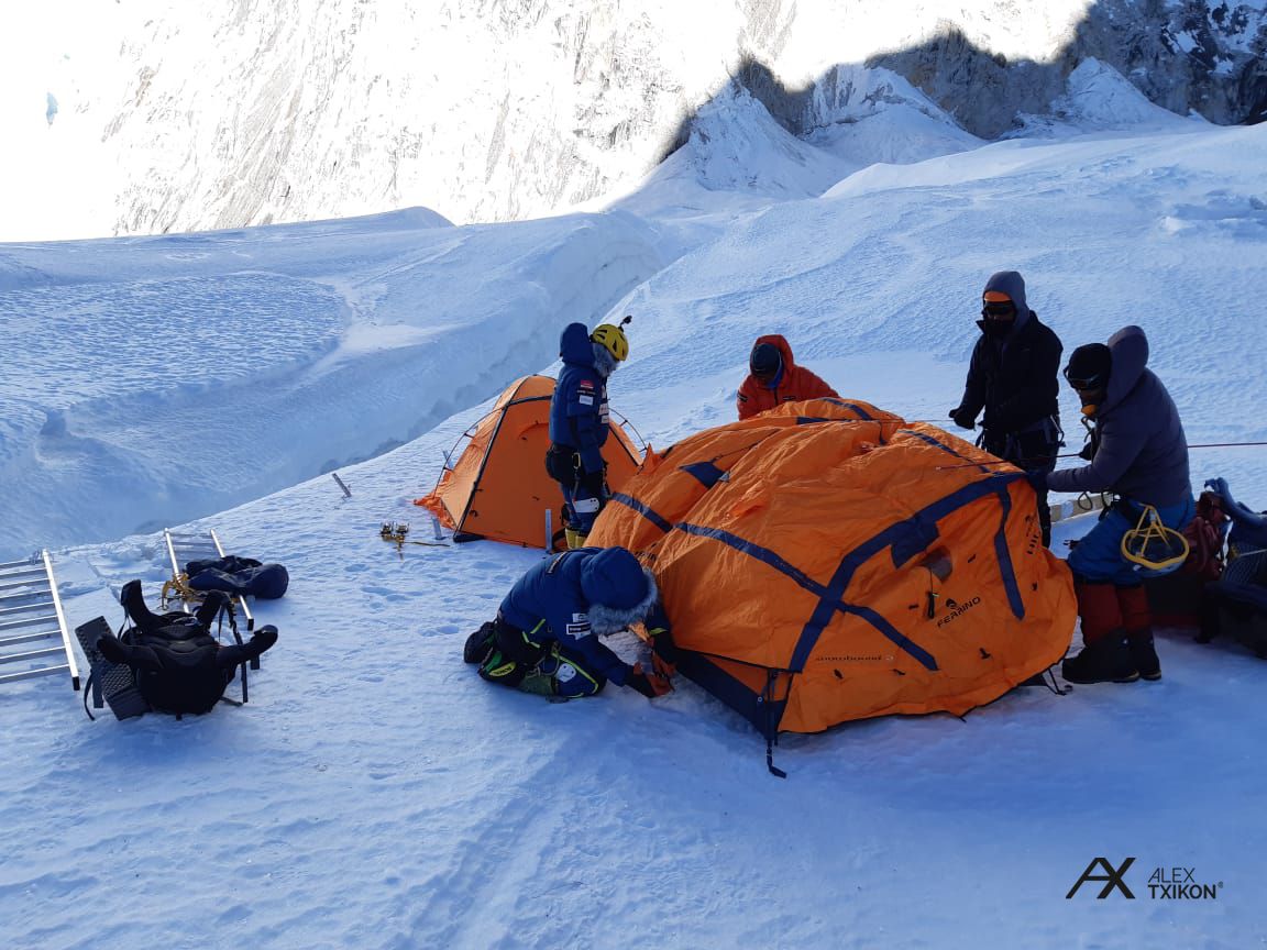 El Everest invernal de Alex Txikon