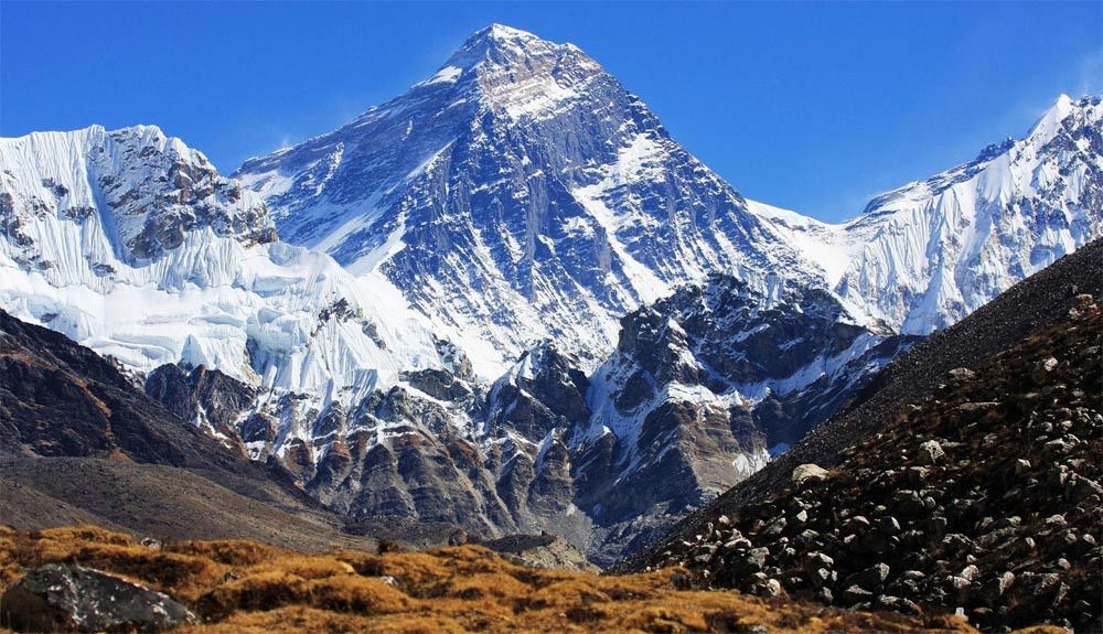 Nepal suspende todos los permisos para sus montañas