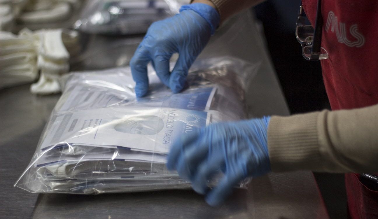 Lurbel arrima el hombro para fabricar material sanitario