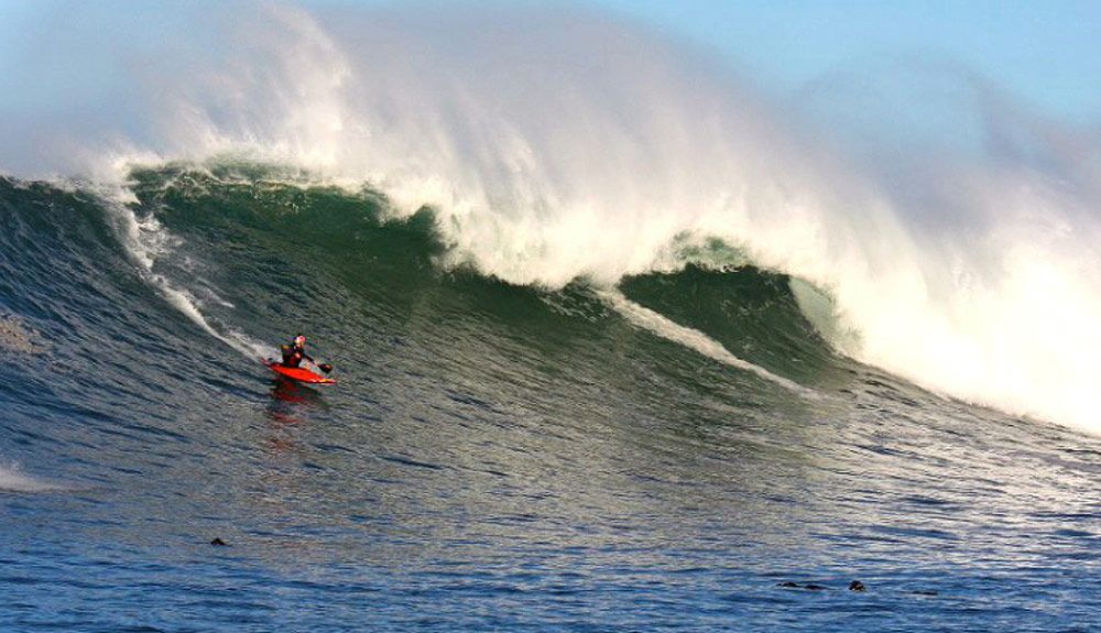 Kayak en olas gigantes