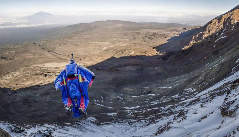 Valery Rozov salto BASE desde la cima del Kilimanjaro