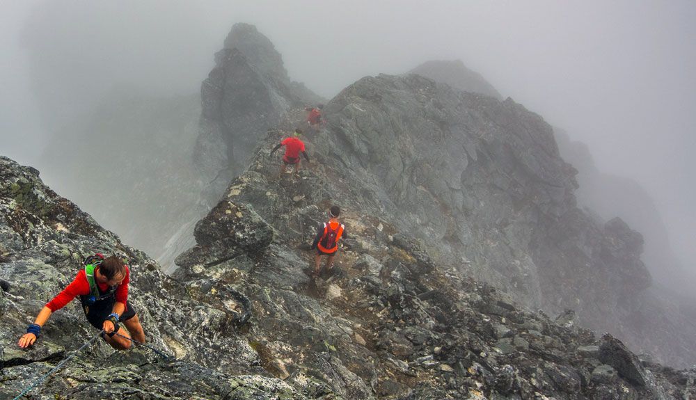 Albon y Forsberg dominan una épica y lluviosa Tromso SkyRace