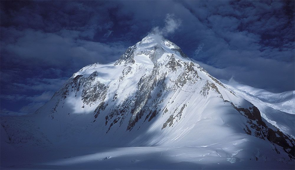 A por una nueva ruta en el Gasherbrum I