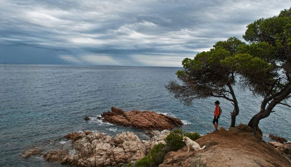 El mirador de la Costa Brava: una ruta otoñal por los caminos de ronda