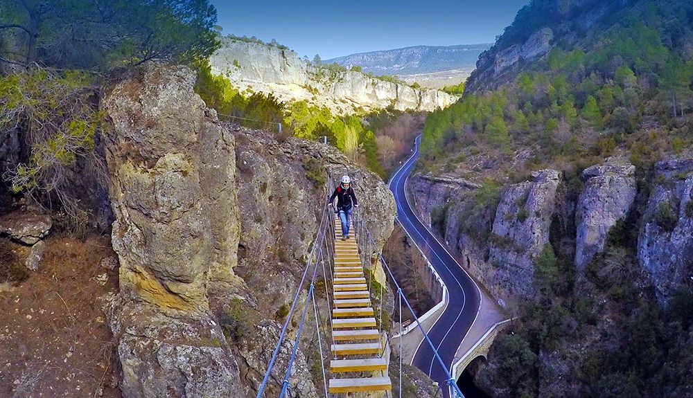 Vía ferrata, mountain bike y surf femenino