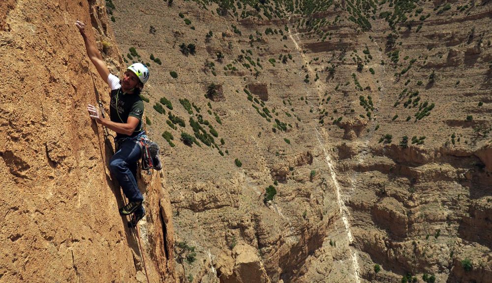 Escalada: nueva vía en el Oujad