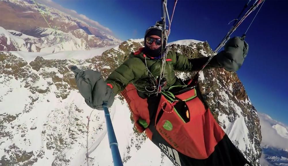 Vídeo: en parapente sobre el Broad Peak