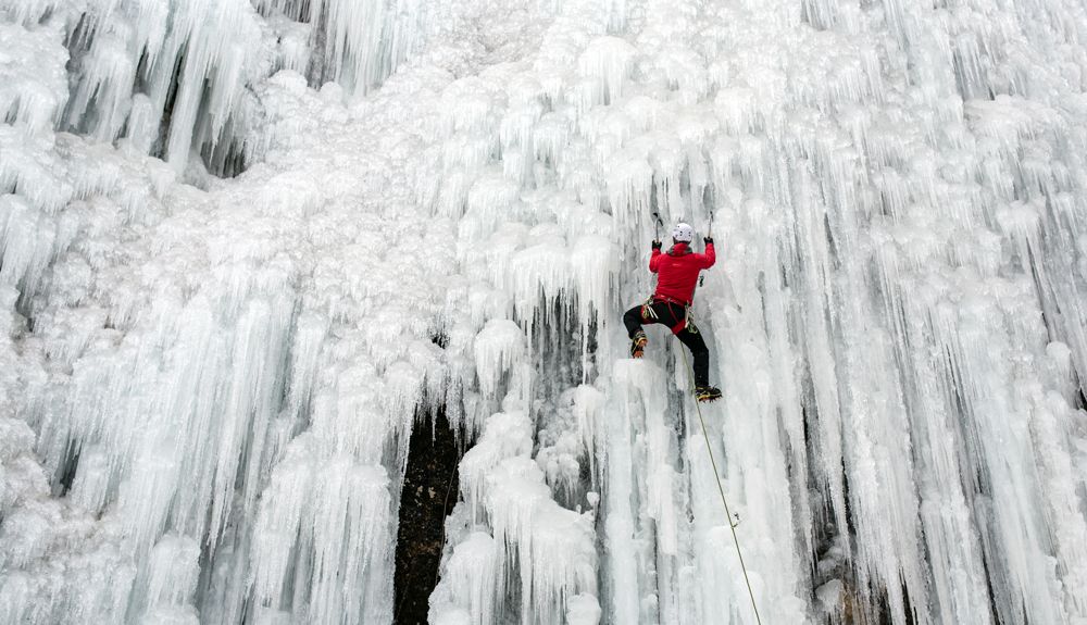 Cómo asegurarte en el hielo con un “Abalakov”