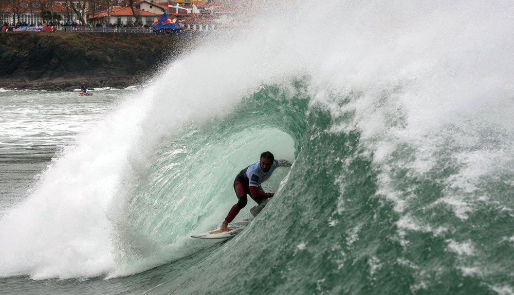 Mundaka se prepara para una batalla histórica