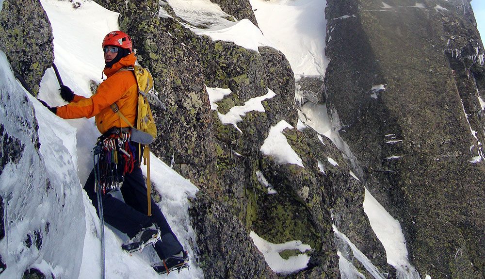 Sobriedad alpina: escalada en hielo en Gredos